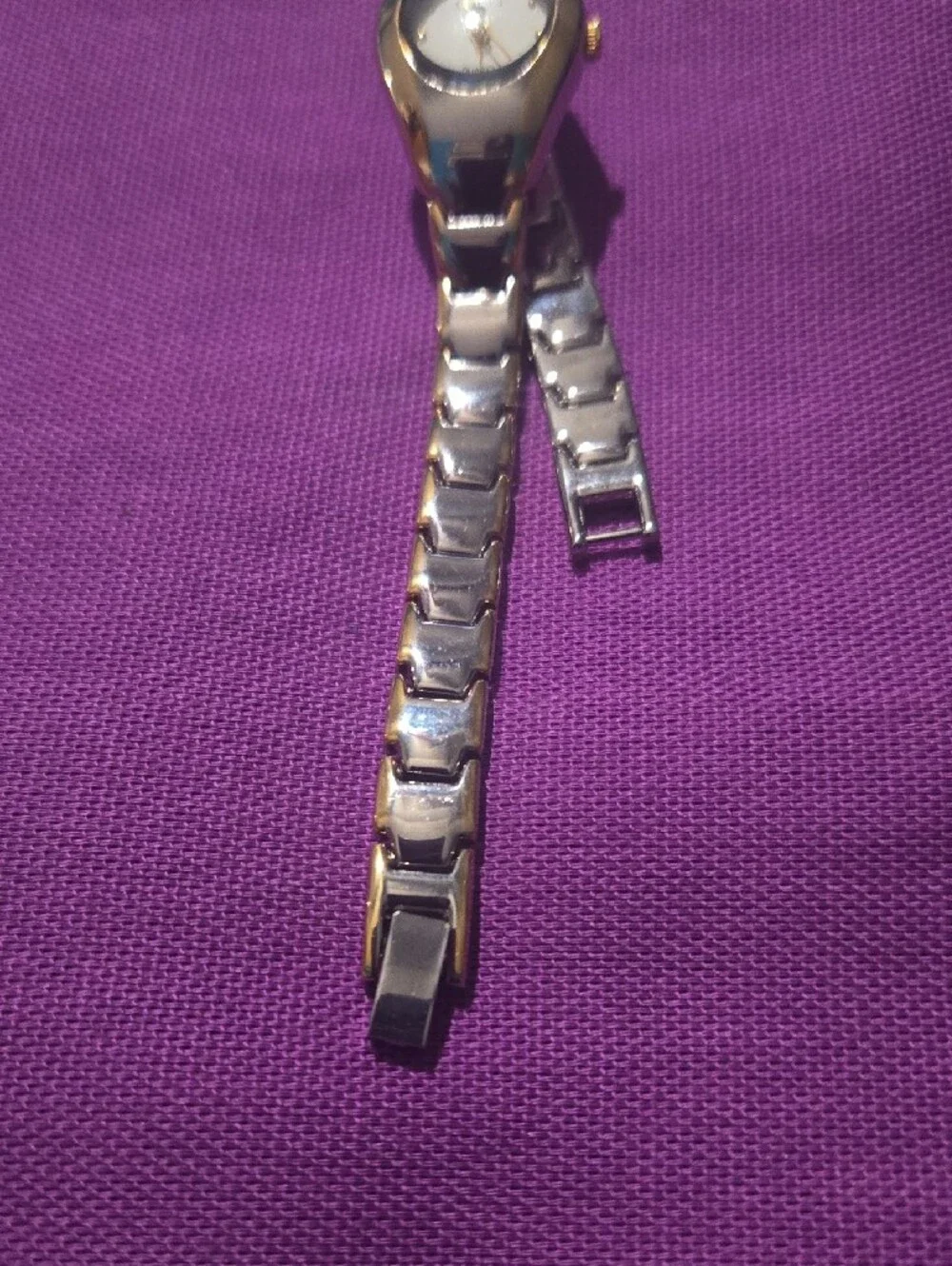 Gucci Silver-Tone Bracelet Watch with White Dial and Gold Accents